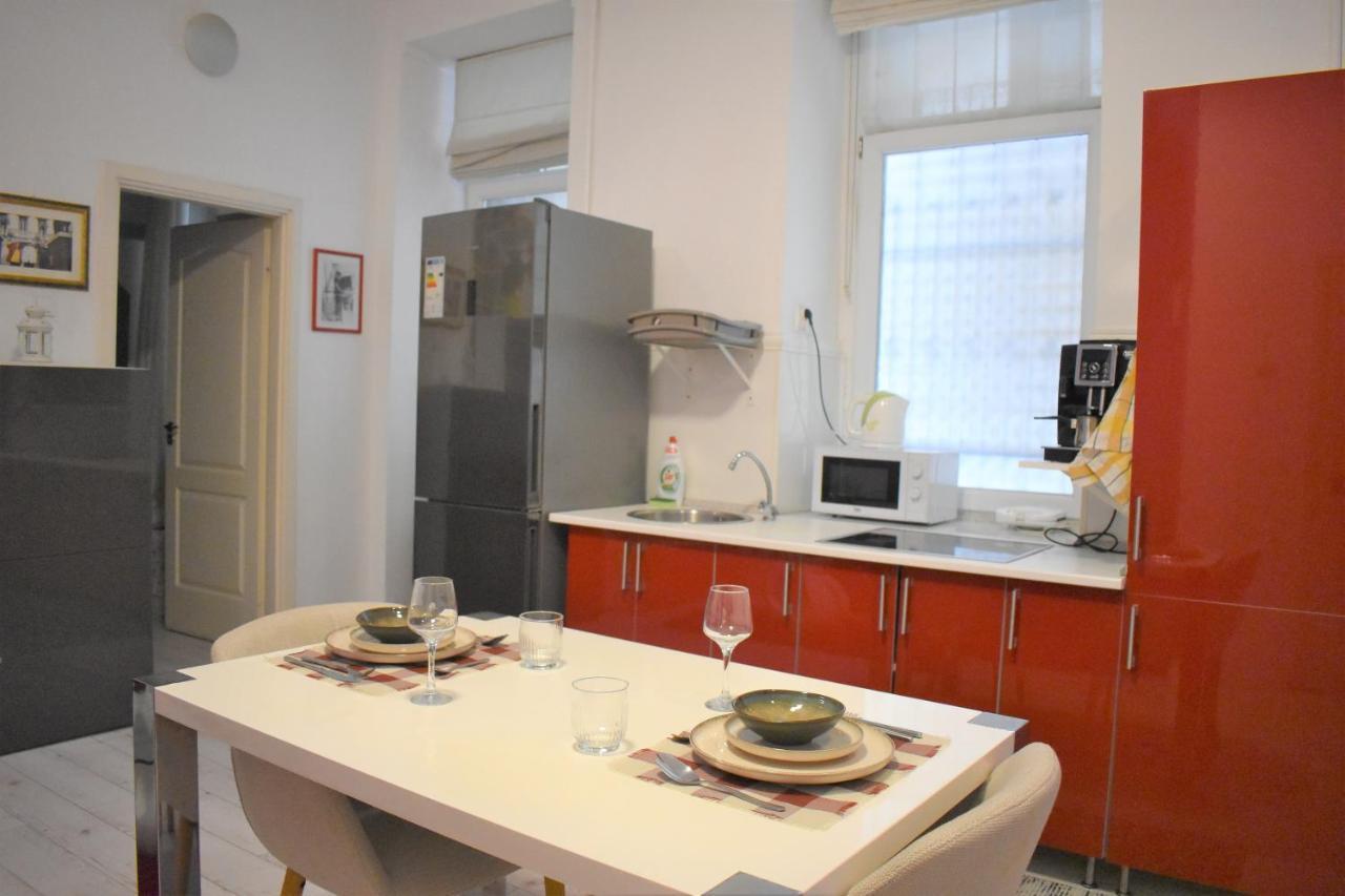 Yes, Yes! Lovely Apartment Good Amenities Budapest Center Extérieur photo